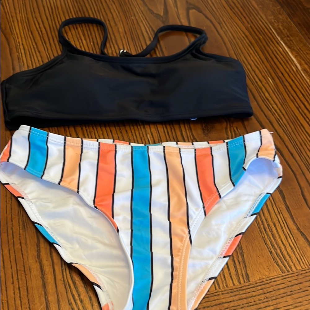 LITTLE GIRLS MIENOE BIKINI. NWT. SIZE MEDIUM